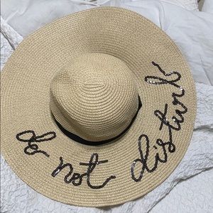 “Do Not Disturb” straw pool hat